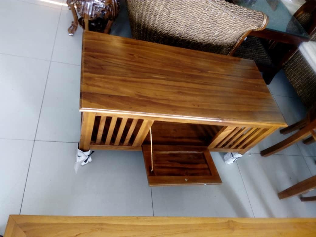 Coffee Table (Category: Tables & Sets) located in Kuala Lumpur. Submitted by fairul_polini (Listing ID 203962859, Image 1). Description: Coffee table.