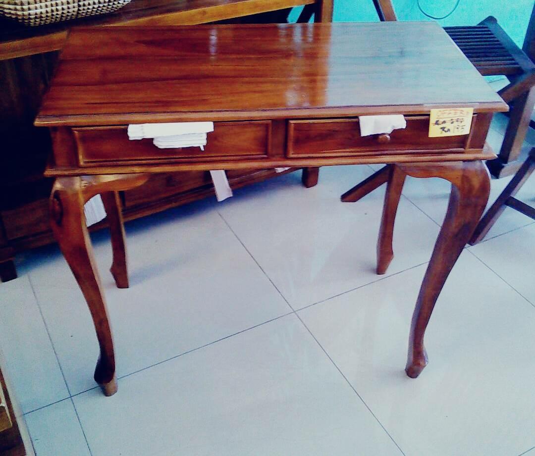 Coffee Table (Category: Tables & Sets) located in Kuala Lumpur. Submitted by fairul_polini (Listing ID 203962859, Image 3). Description: Coffee table.