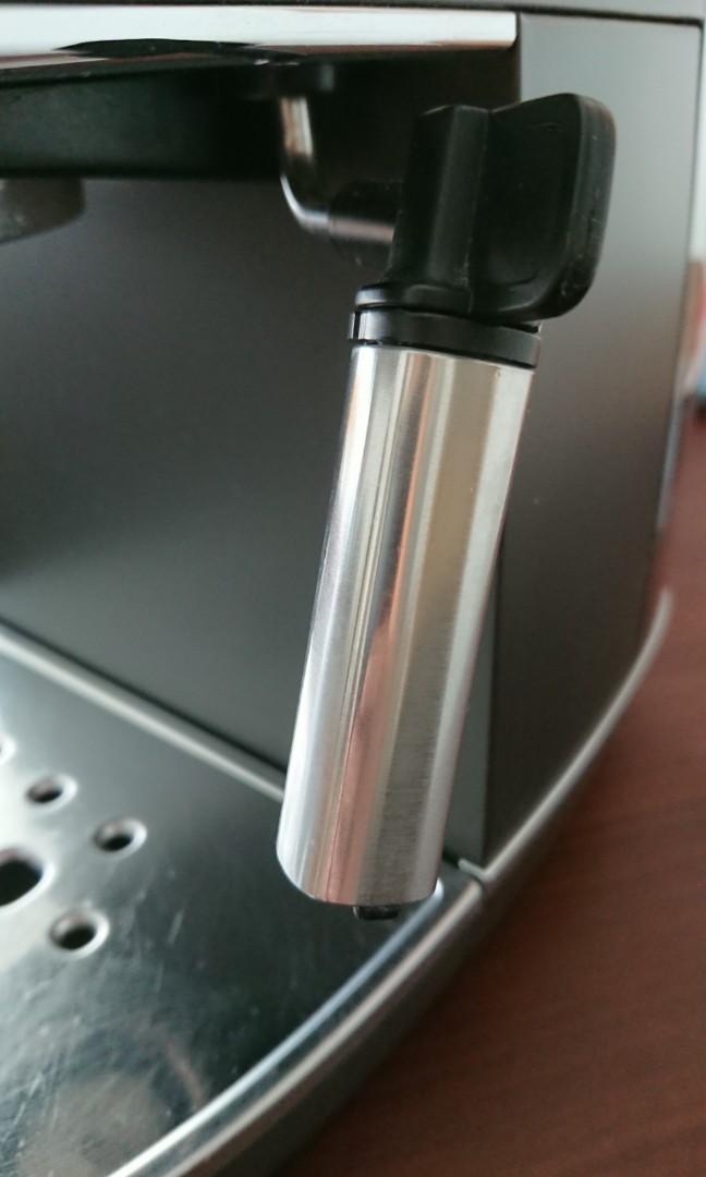 Delonghi Distinta pump espresso machine, TV & Home Appliances, Kitchen