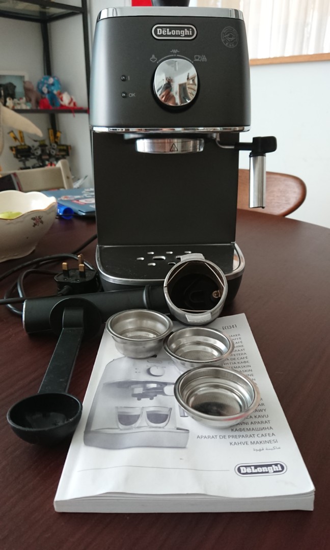 Delonghi Distinta pump espresso machine, TV & Home Appliances, Kitchen