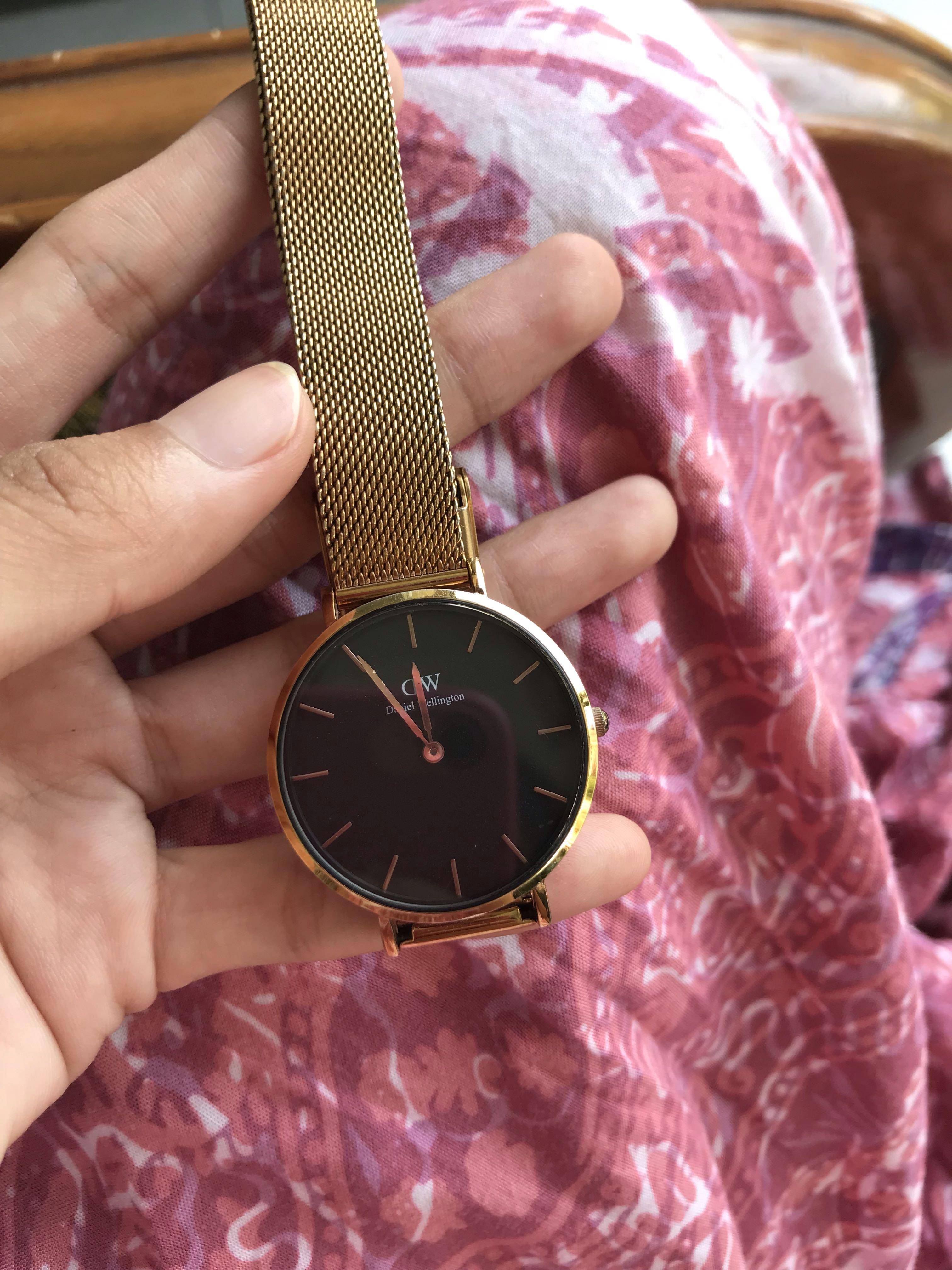 Jam Daniel Wellington Classic Petite Melrose 28mm Original Fesyen Wanita Jam Tangan di Carousell