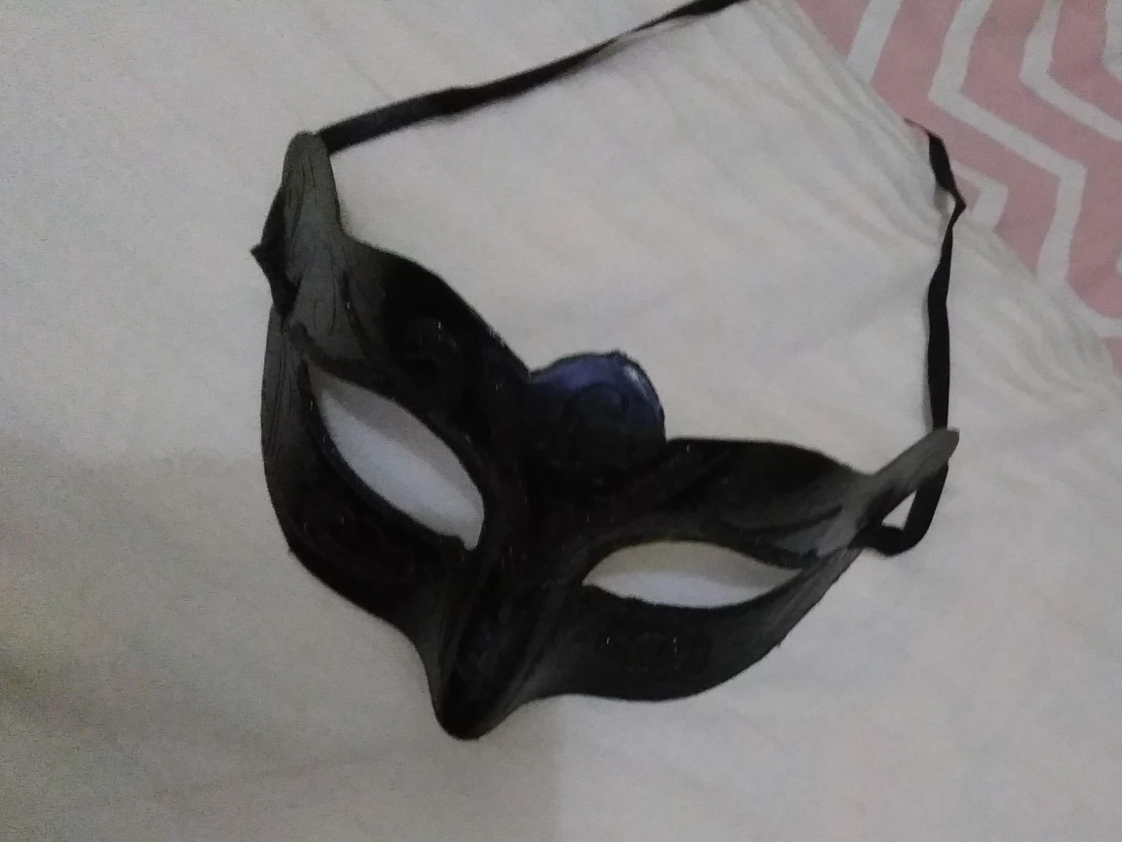 Masquerade Mask (Category: Hair Accessories) located in Pasay City. Submitted by chellotgo (Listing ID 203996170, Image 1). Description: Bought but never used, 30pesos only.