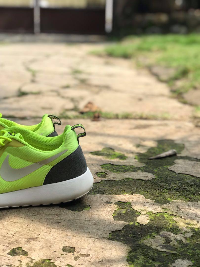 nike roshe neon green