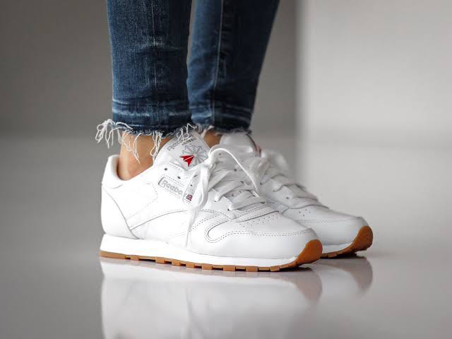 reebok classic white leather trainers with gum sole