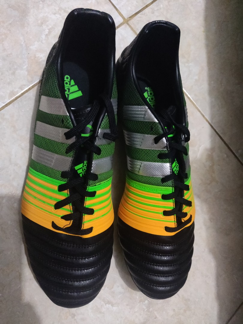 Sepatu bola adidas nitrocharge top