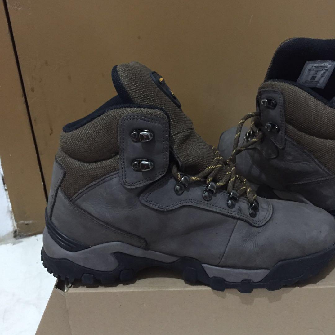 Sepatu Gunung Bukan Eiger Consina Hitech Fesyen Pria Sepatu Sepatu Boot Di Carousell