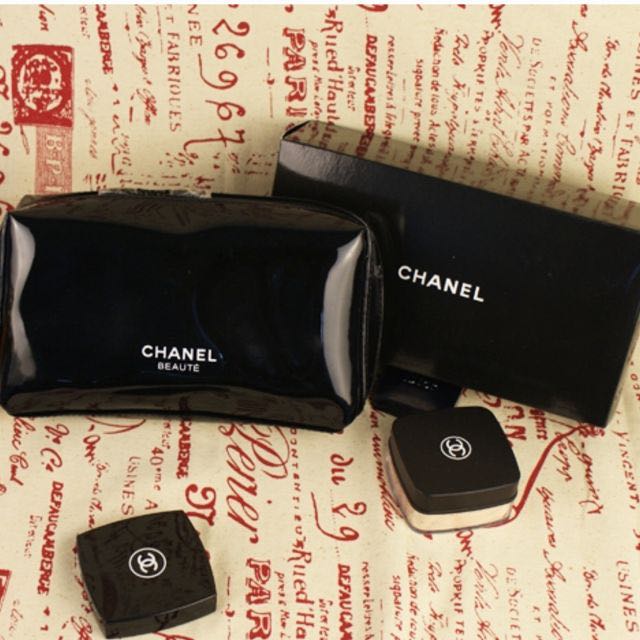 SOLD 2015 Chanel Cosmetic Free Gift Make Up Pouch With Box, Women's  Fashion, Jewelry & Organisers, Accessory holder, box & organizers on  Carousell