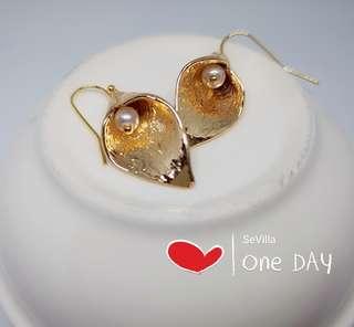 Christmas earring - Gold Calla Lily Flower with Pearl drop earring