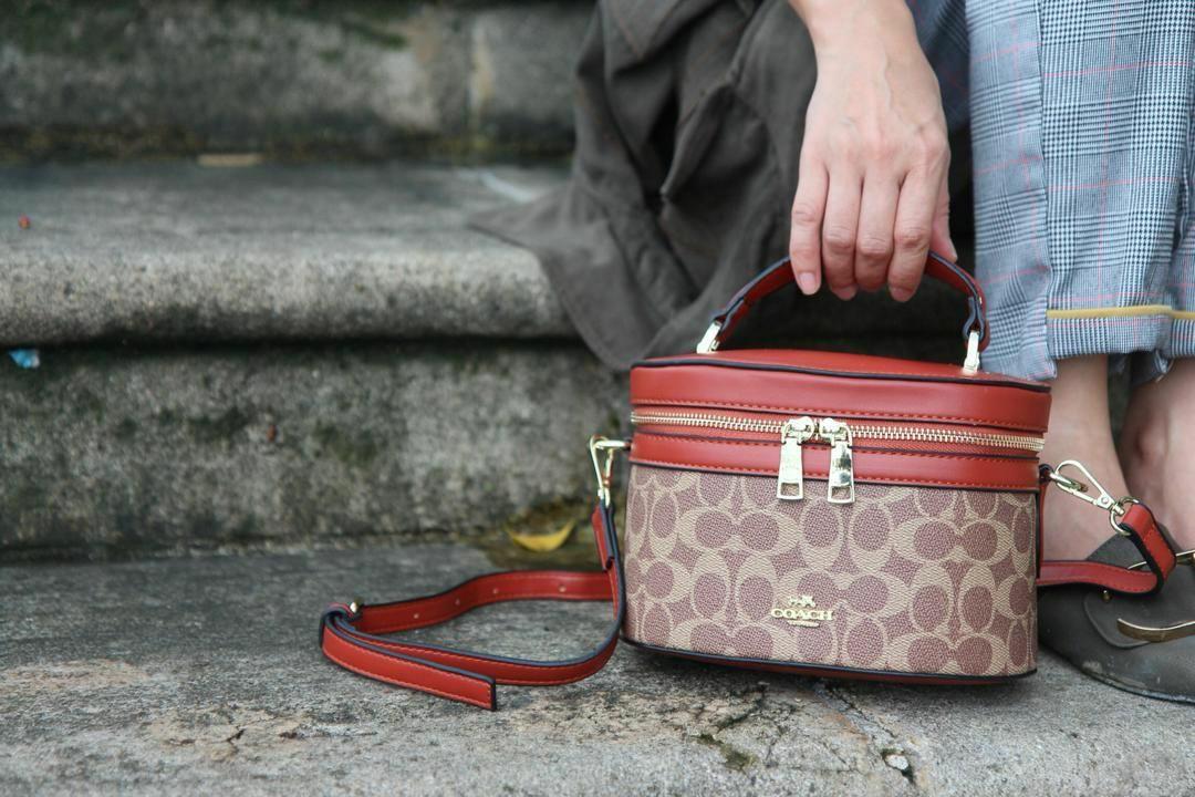 Coach selena gomez sling bag top