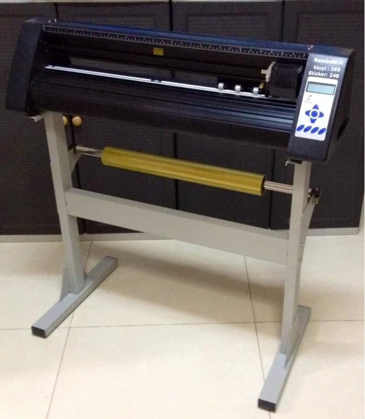 Cutting Plotter Machine (Category: Soil & Fertilisers) located in Muntinlupa City. Submitted by llantrisant (Listing ID 204197926, Image 1). Description: *Barely Used *28" Redsail 260c Vinyl / 240c Sticker Cutter Plotter Machine *With Winpc sign software 📳Sure buyer ONLY 🚫No haggling of price.