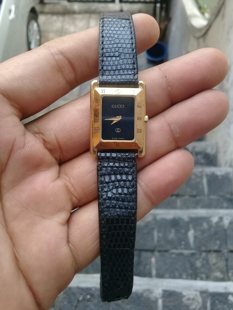 Gucci hotsell tank watch