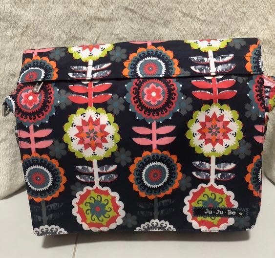 JuJube Baby Bag (Category: Diaper Bags & Wetbags) located in Makati City. Submitted by icezhing (Listing ID 195482040, Image 1). Description: EUC, diaper cover not yet used.