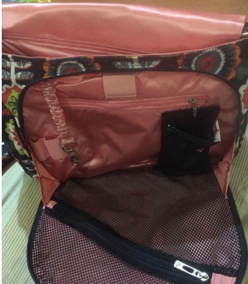 JuJube Baby Bag (Category: Diaper Bags & Wetbags) located in Makati City. Submitted by icezhing (Listing ID 195482040, Image 2). Description: EUC, diaper cover not yet used.