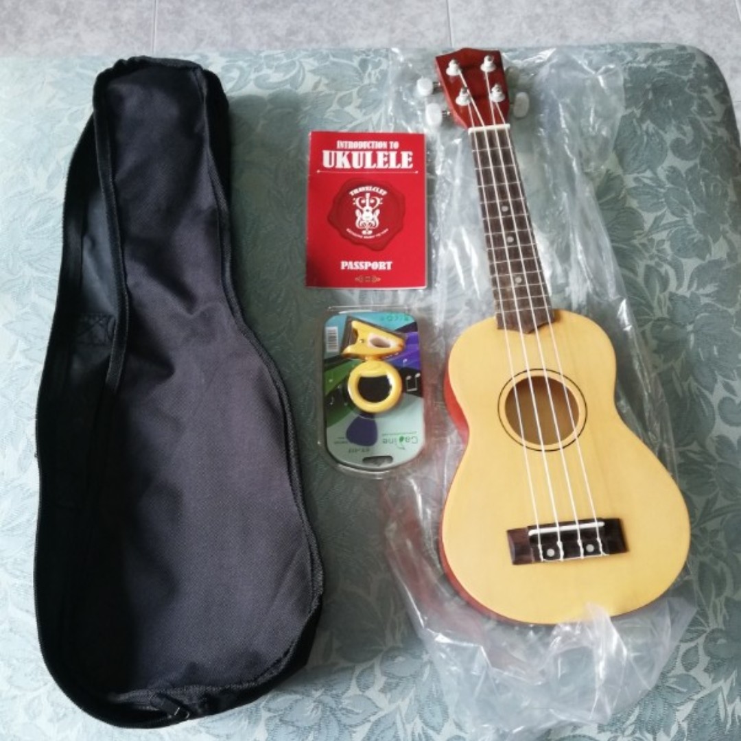 Ukulele with tuner (Brand Travel Clef), Hobbies & Toys, Music & Media