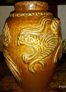 Guci antik T.25cm gmbt naga timbul