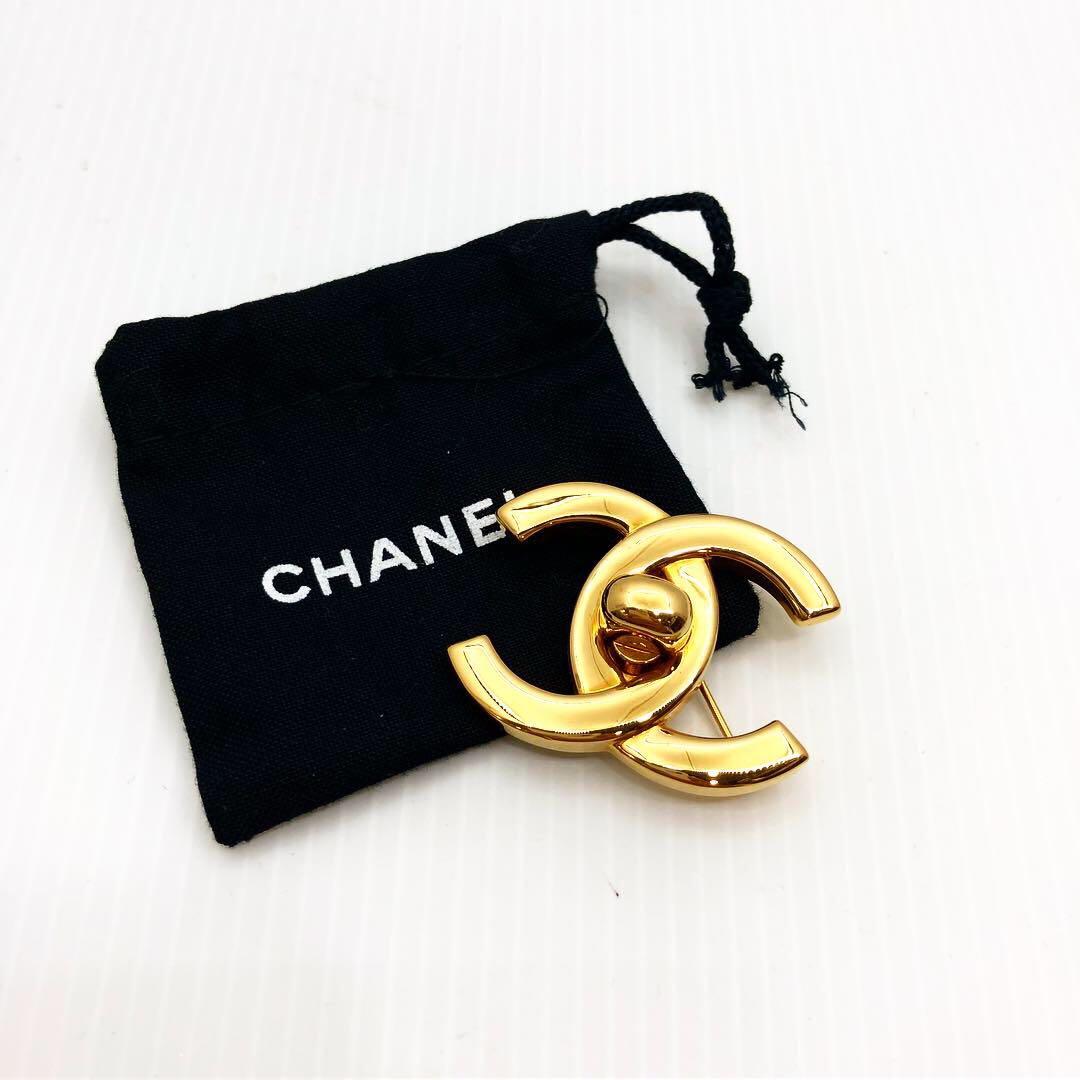 Gold chanel pin outlet