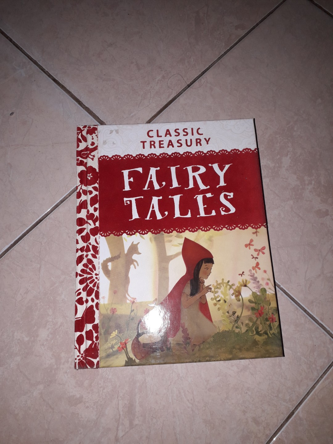 Classic Treasury Fairy Tales, Buku & Alat Tulis, Buku di Carousell