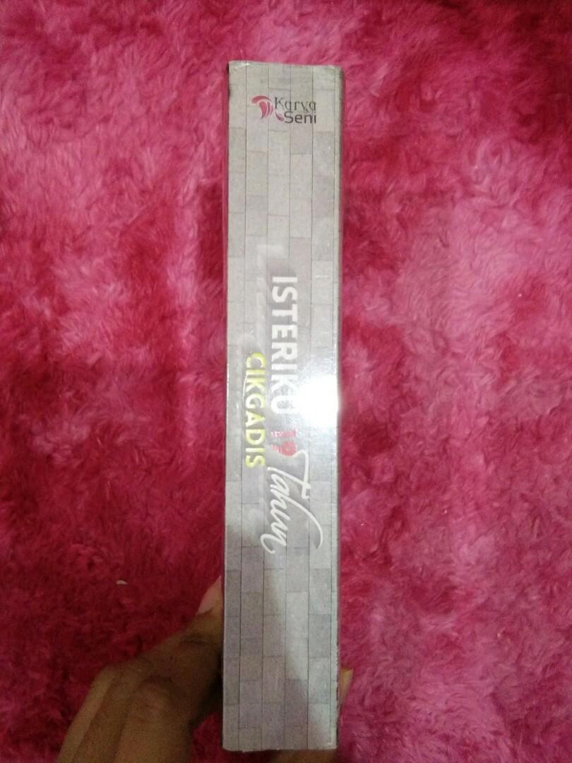 Isteriku Books Carousell Malaysia