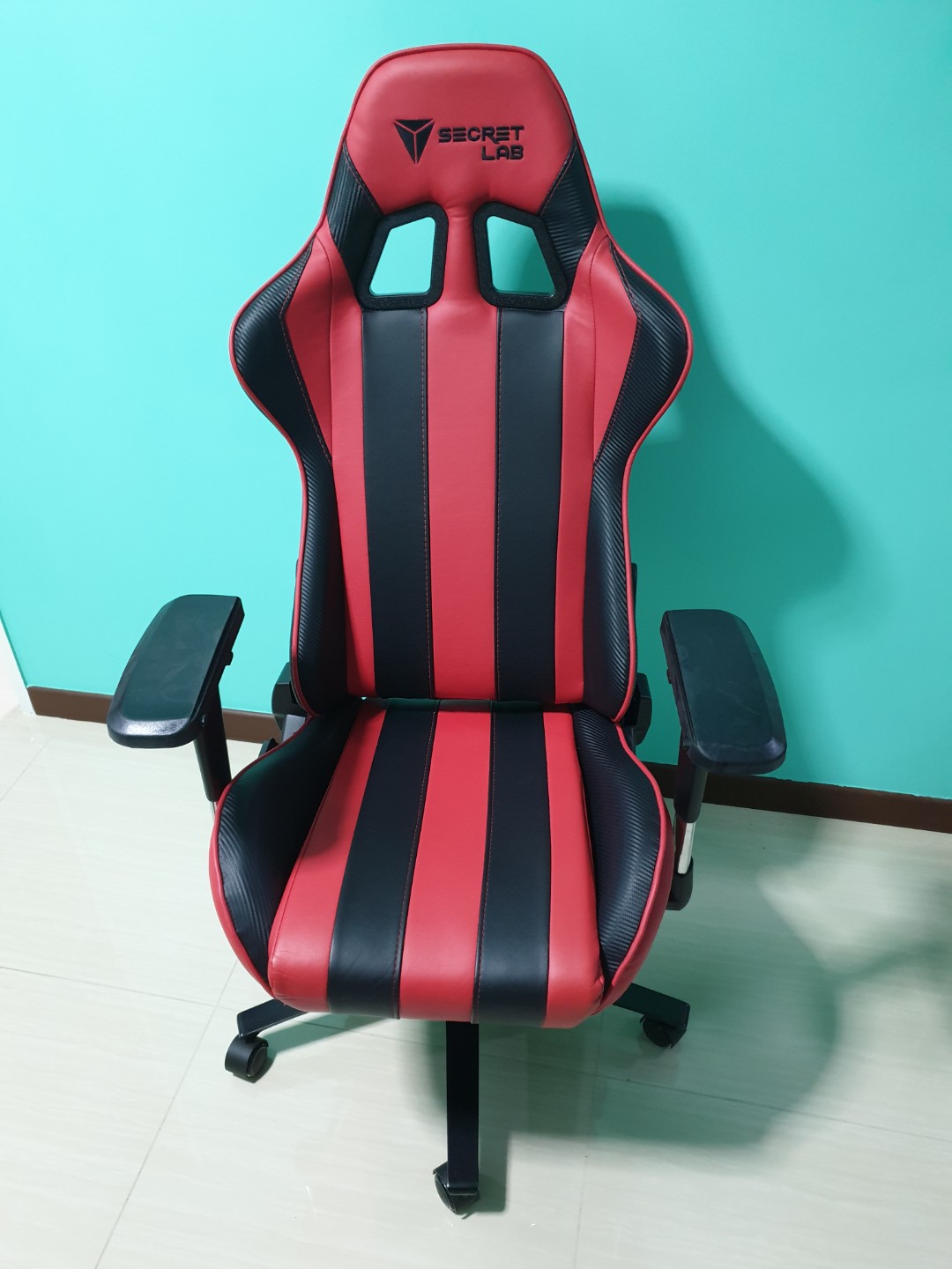 Secretlab throne shop