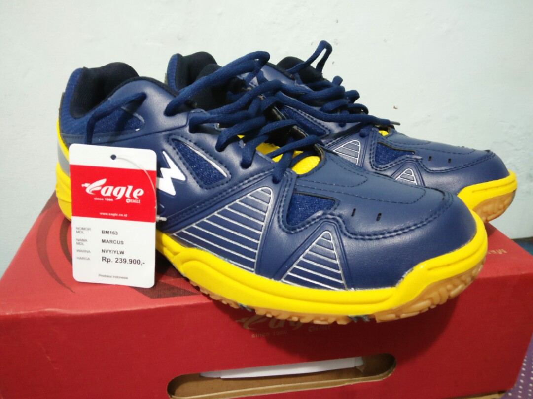 Sepatu Badminton Eagle Marcus Warna Navy Yellow Size 42 Baru Olah Raga Perlengkapan Olahraga Lainnya Di Carousell