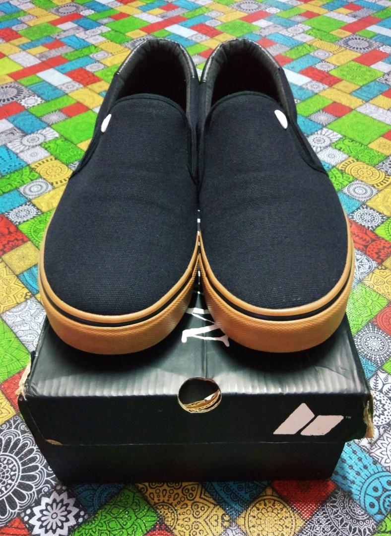Macbeth slip on hot sale