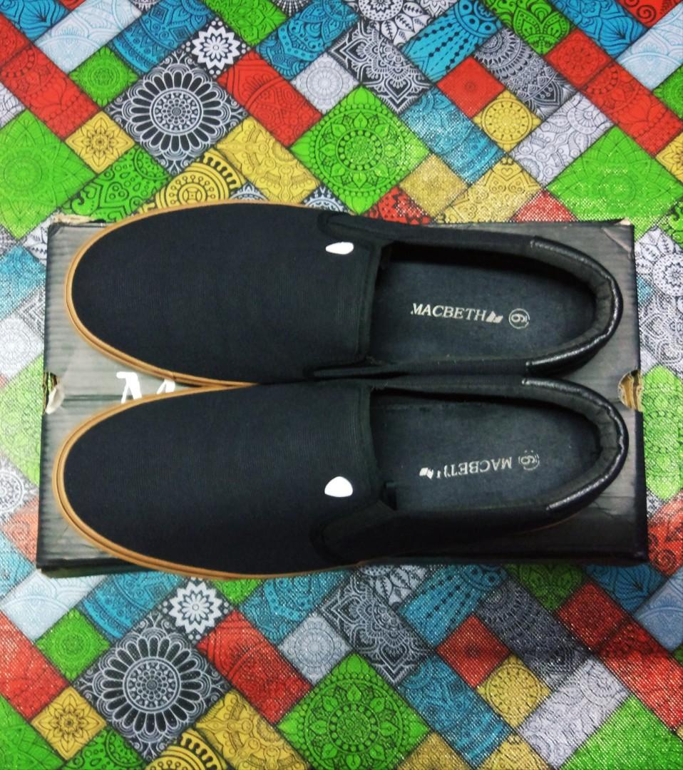 SEPATU MACBETH MCQUEEN BLACK GUM SLIP ON