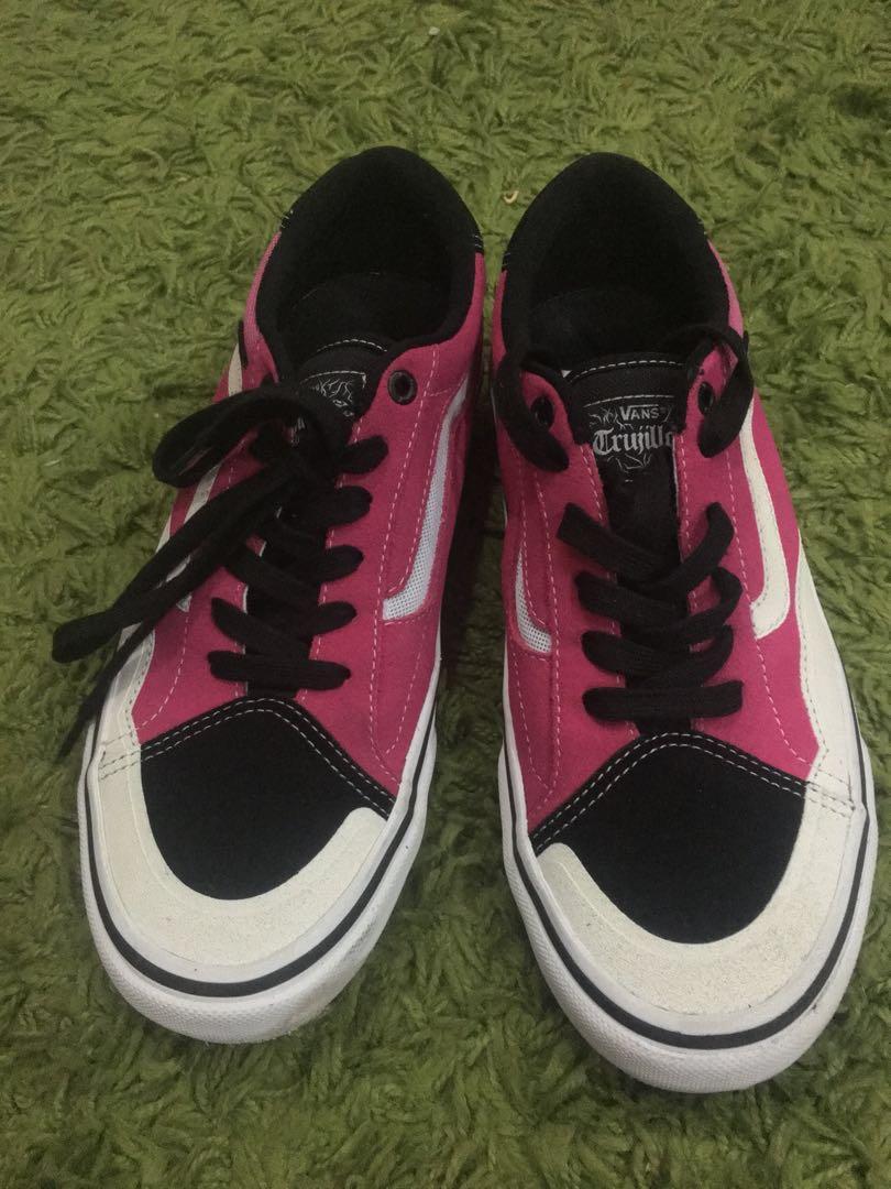 tnt sneakers