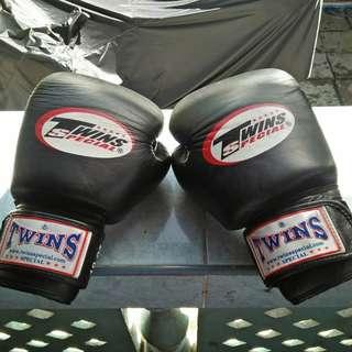 Twins Black Boxing Gloves & Boxing Gloves Leather Rival BULLS