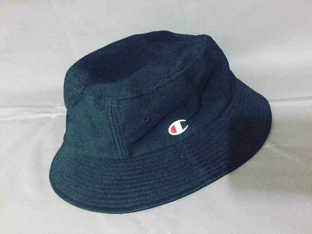 Champion bucket hat, Fesyen Pria 
