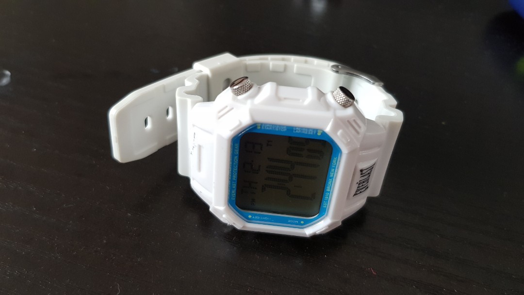 Everlast digital watch top