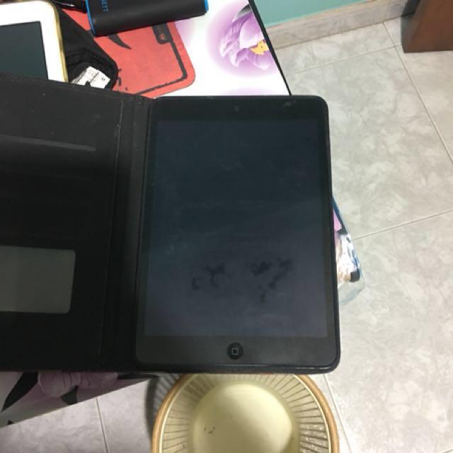 Ipad Mini 2 (Category: iPad) located in Singapore. Submitted by viksterling (Listing ID 148203060, Image 1). Description: Ipad mini retina display Seldom used 16GB Cellular version Need to reboot and reinstall Stuck at apple logo Charger not provided.