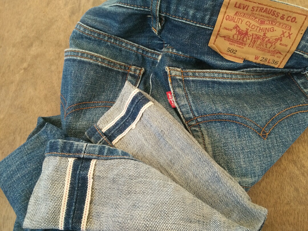 Levis 502 big E selvedge Fesyen Pria Pakaian Bawahan di Carousell