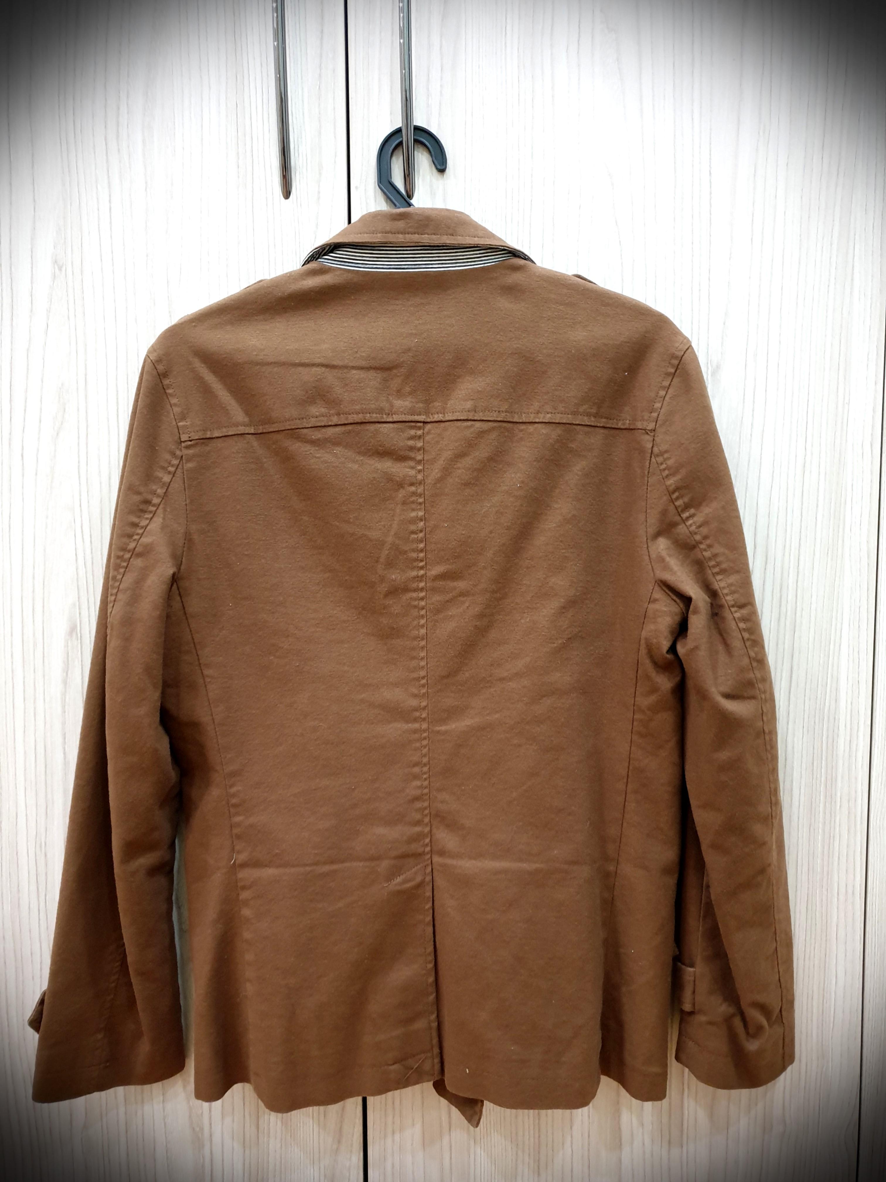 Men Jacket (Category: Coats, Jackets and Outerwear) located in Ampang. Submitted by outsider87 (Listing ID 204508535, Image 2). Description: Bought from China Guangzhou Reason for sale - Clean my wardrobe Had sent to laundry for dry clean before sell it.