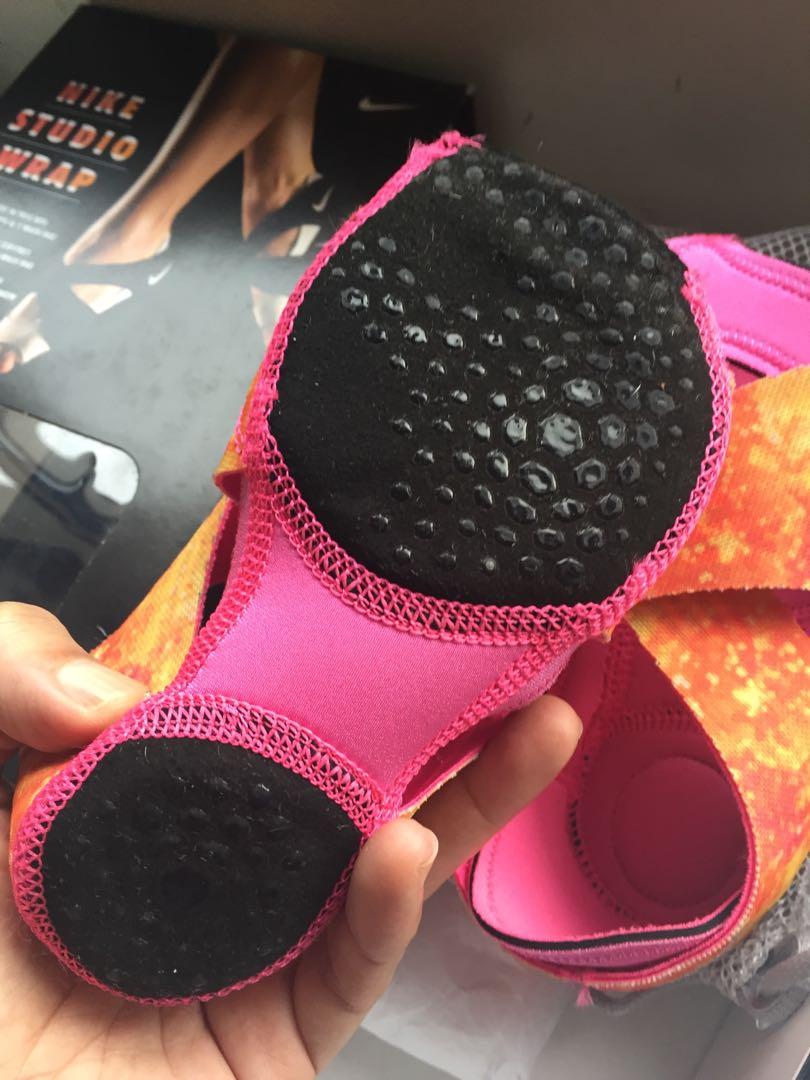 Nike Studio Wrap