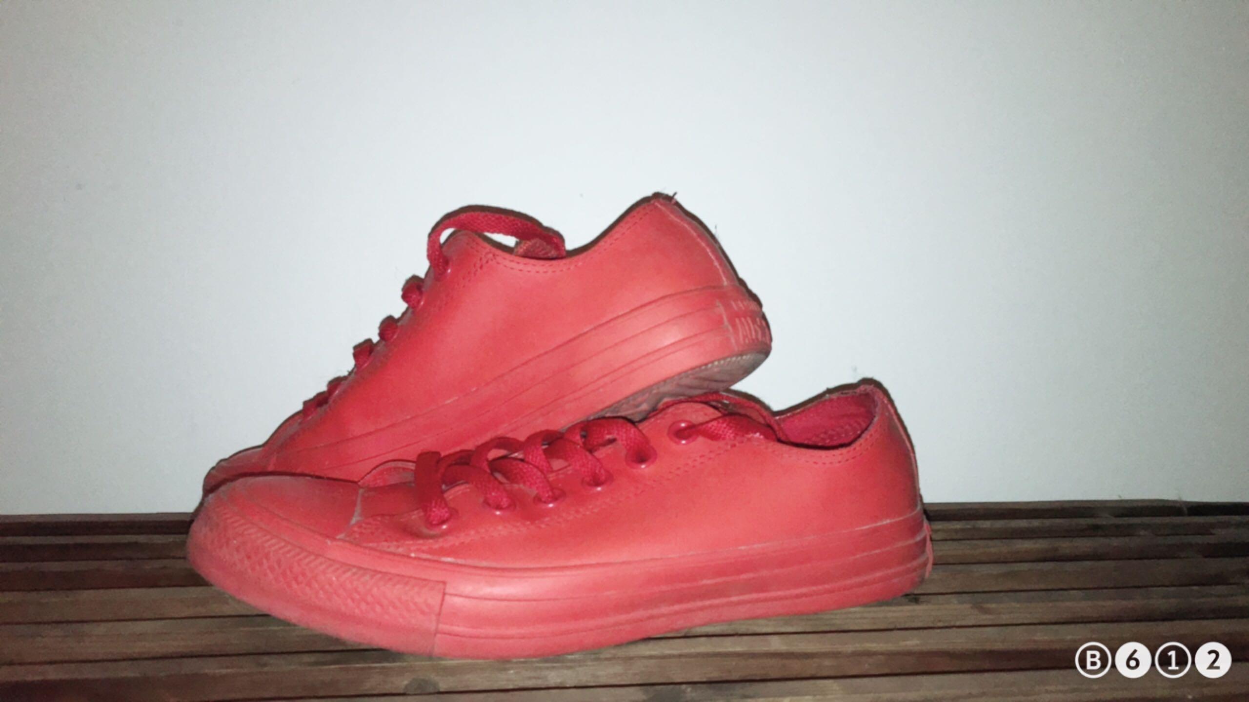 Red sale rubber converse