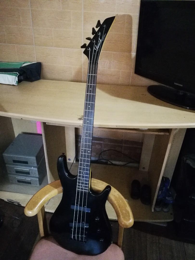 Samick 4 Strings Bass Guitar, Hobbies & Toys, Music & Media, CDs & DVDs