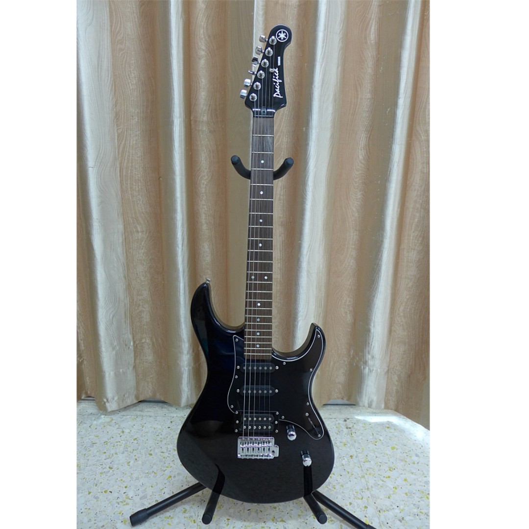 Yamaha Pacifica 112VCX electric guitar