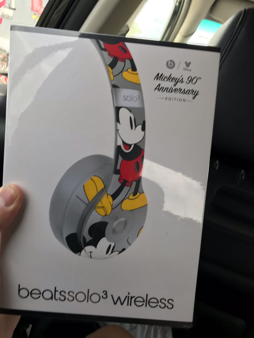 mickey mouse limited edition beats