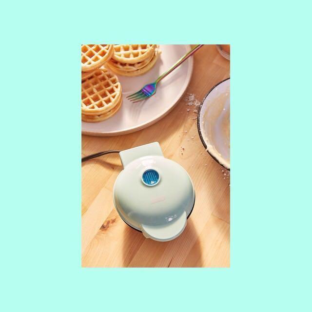 dash mini waffle gift set