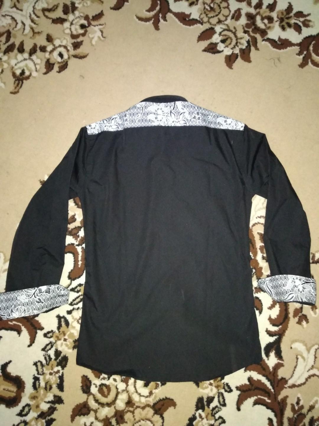 Kemeja Alisan Slim Fit 14 5 Batik Hitam Fesyen Pria Pakaian Atasan Di Carousell