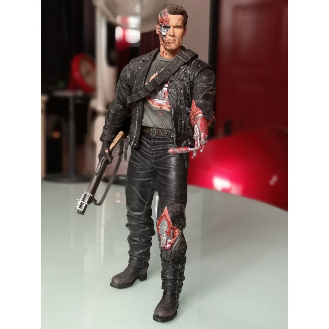 NECA Terminator Battle Damage T-800 1/6 Scale, Hobbies  Toys, Toys   Games on Carousell
