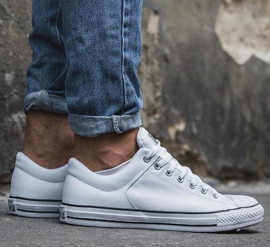 Sepatu Converse All Star Chuck Taylor Ii High Buat Fashion Pria 100 Original Fesyen Pria Sepatu Sneakers Di Carousell