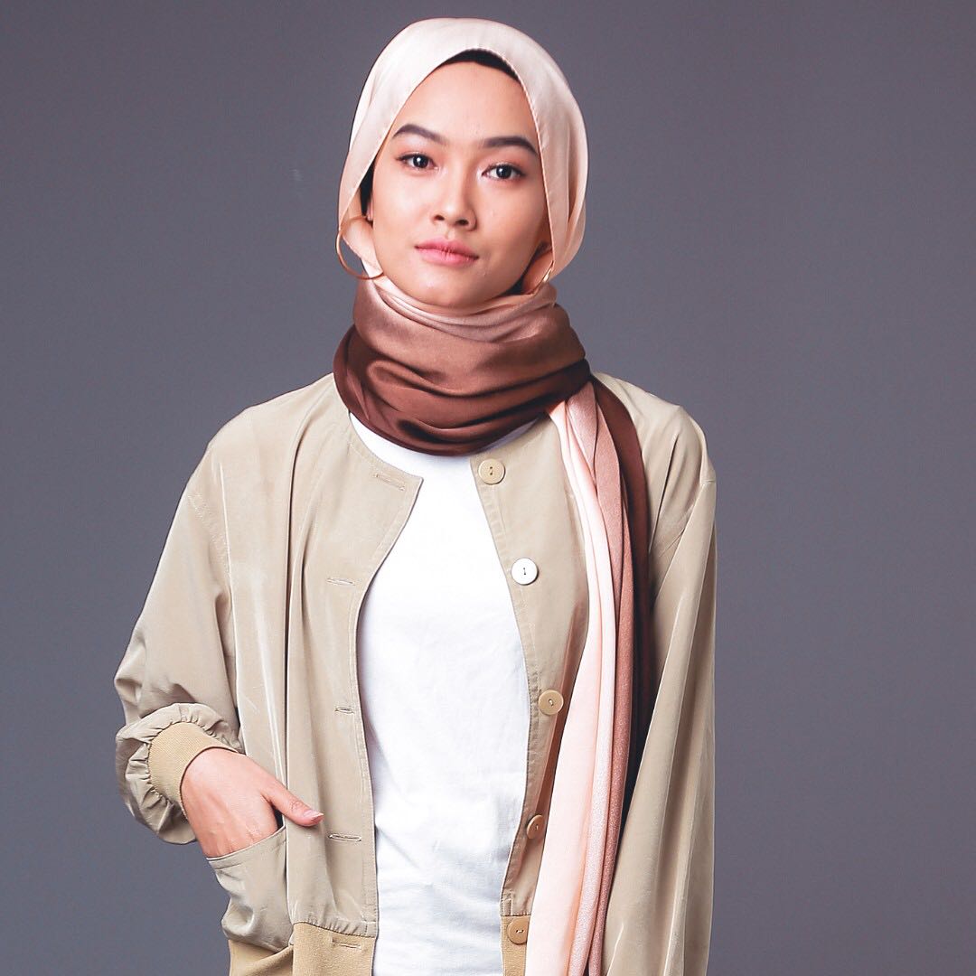 Ombre satin shawl 2025