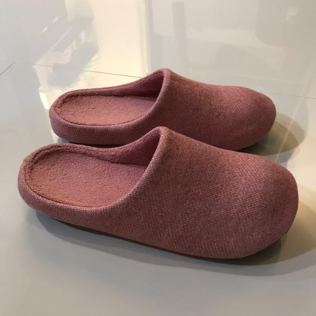 Uniqlo Room Shoes Bedroom Slippers Men S Fashion
