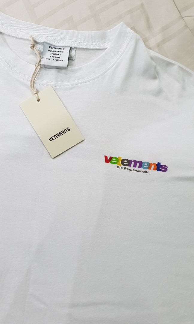 vetements t shirt tag