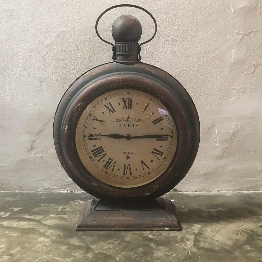 Antique looking clock, Furniture & Home Living, Home Decor, Clocks on