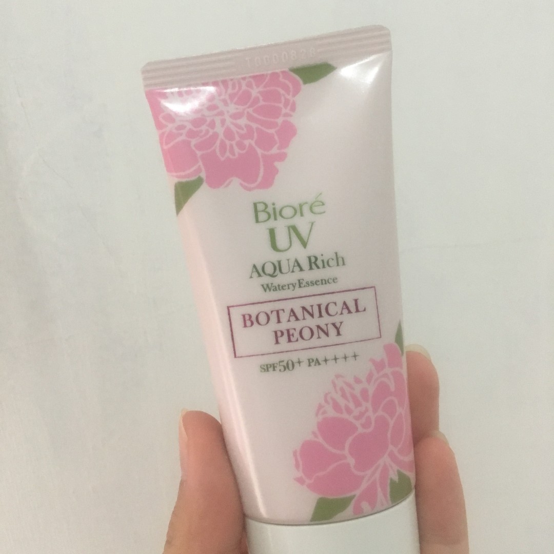 Biore Uv Aqua Rich Watery Essence Spf 50 Botanical Peony Kesehatan Kecantikan Kulit Sabun Tubuh Di Carousell