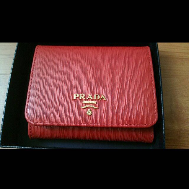 Prada wallet vitello move clearance