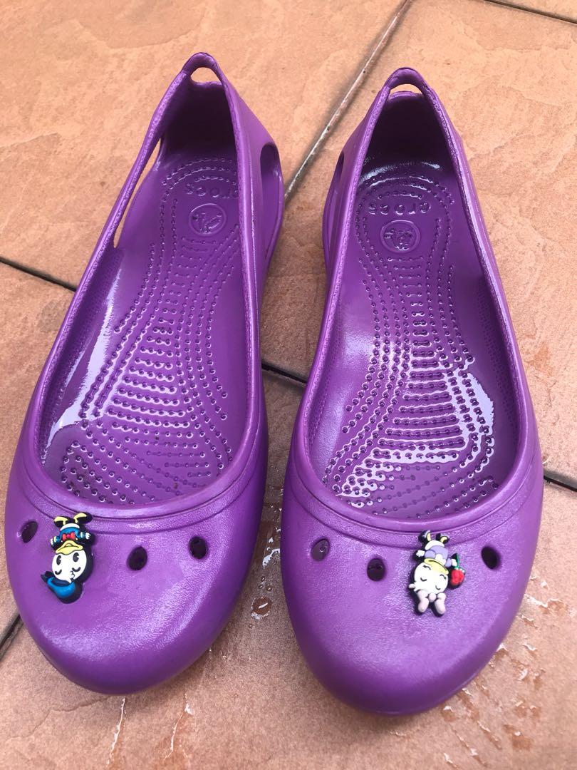 daisy crocs