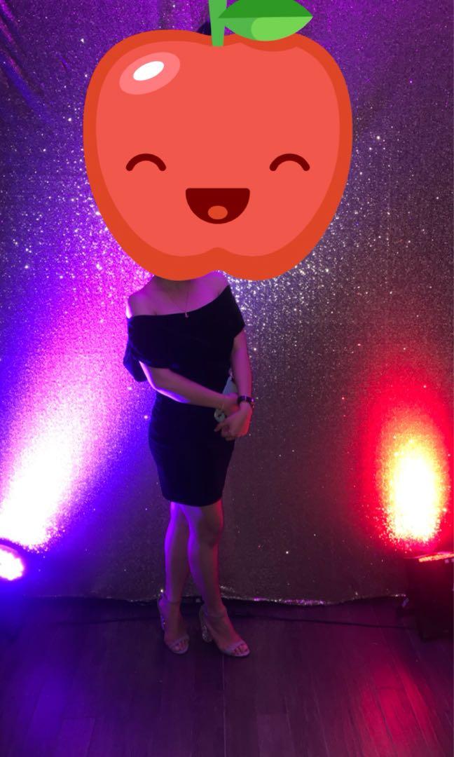 Dress For Rent (Category: Dresses) located in Quezon City. Submitted by nmauro (Listing ID 204786702, Image 1). Description: Black Velvet Dress Rent: 400 Deposit: 600 (Will be returned if no damage/s).